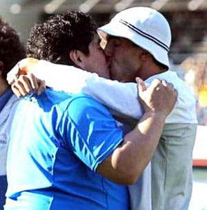 maradona_tevez2.jpg