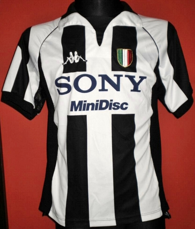 juventus-away-football-shirt-1997-1998-s_8964_1.jpg