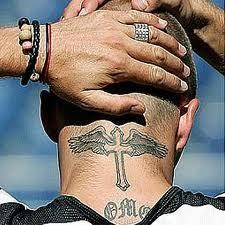 tatuaggi-sul-collo-per-uomo-L-4xVlfU.jpeg