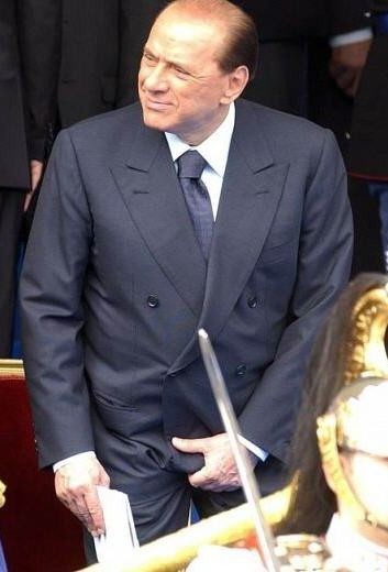 berlusconi-cafone-troglodita.jpg