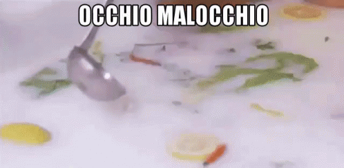 sfortuna-iella.gif