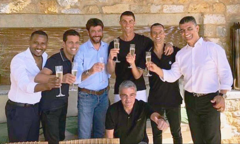 Ronaldo alla Juve: il brindisi di CR7 con Agnelli FOTO | ilbianconero.com