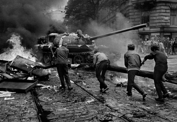 50 ANNI FA L'INVASIONE URSS 'SPEZZÒ' PRIMAVERA DI PRAGA/ Cecoslovacchia,  proteste contro il premier ceco Babis