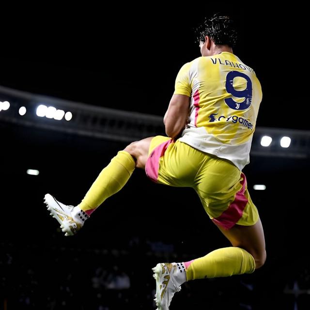 juventus-2425-away-bluefont-1080.jpg