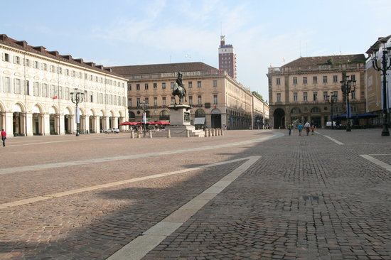 Risultati immagini per piazza san carlo vuota