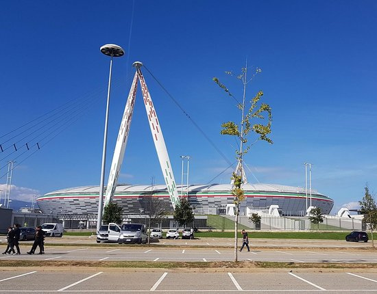 esterno-dello-stadio.jpg