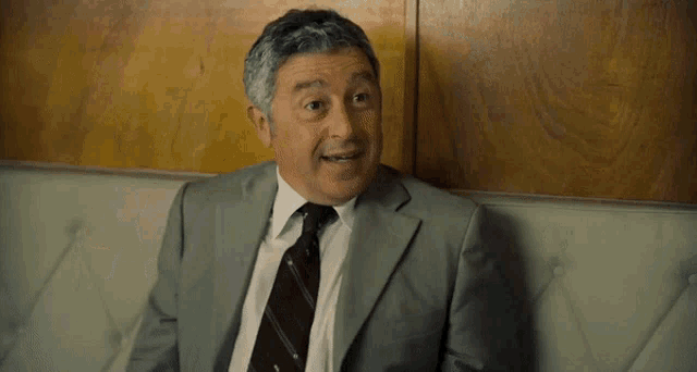 boris-il-film-eccola-la-concorrenza.gif