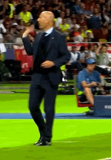 zidane-kiev.gif