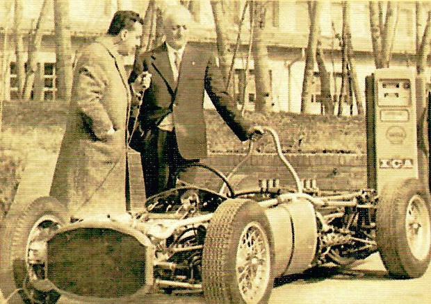 Gino Rancati ricordato a Cremona con targa in piazza Roma © ANSA