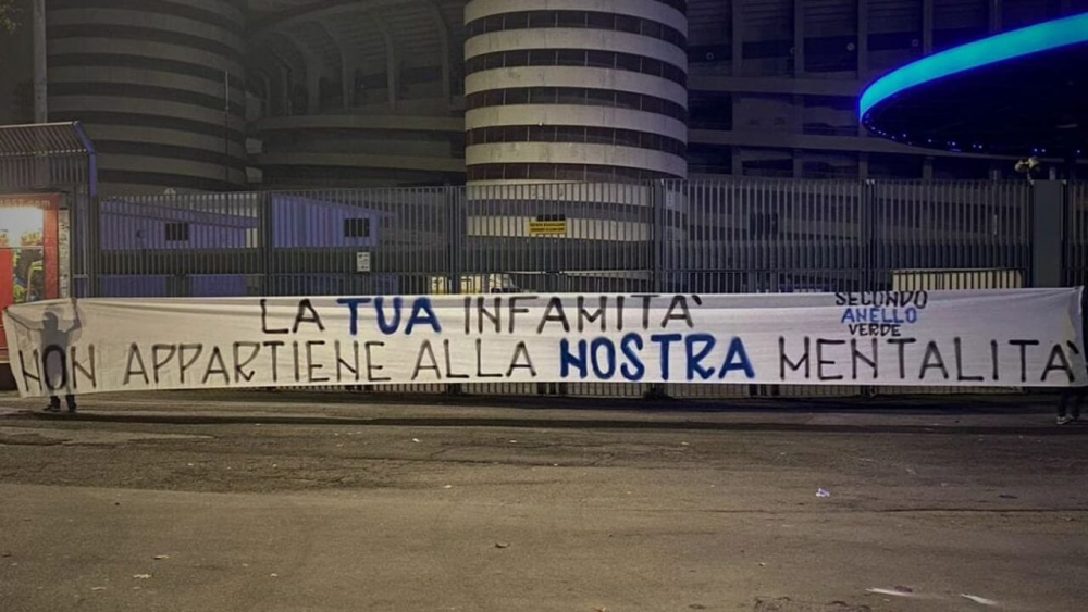 striscione-infame.jpg