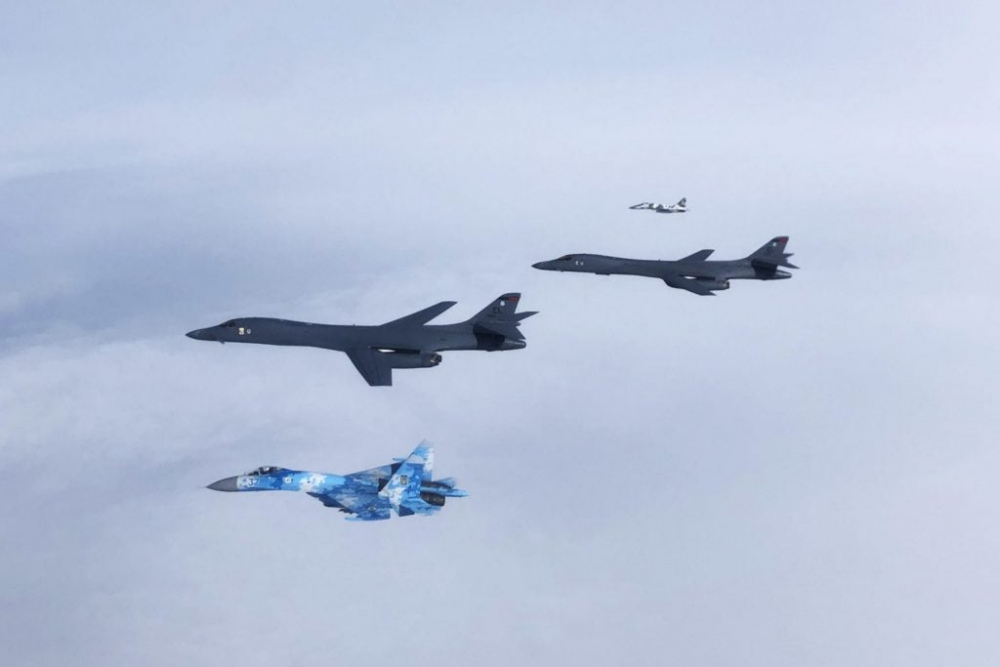 Russian Su-35 Fighters Scrambled to Intercept US B-1B Bombers Over the Sea  of Okhotsk