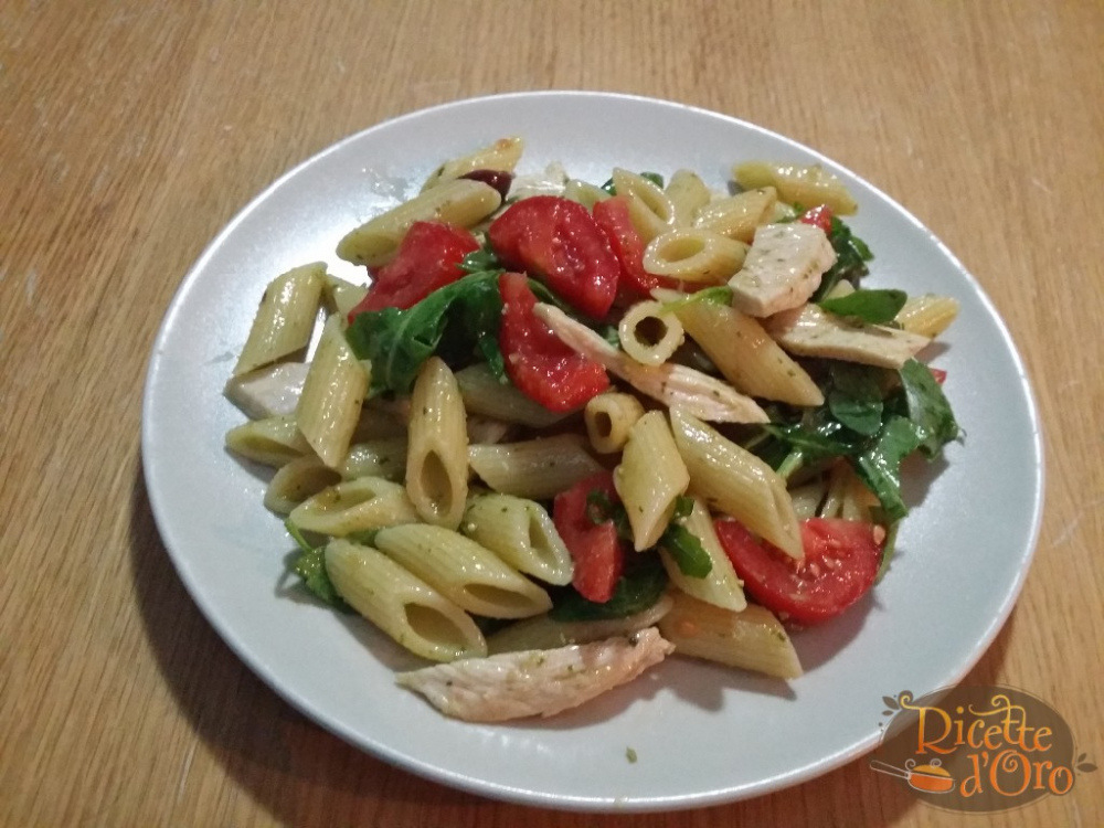 Insalata di Pasta con Pesto Pollo e Pomodorini - Ricette D'Oro