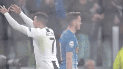 ronaldo-vs-cholo.gif