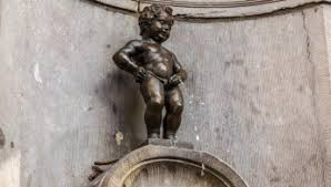 Bruxelles: dove vedere il Manneken Pis, la statua del bambino che fa pipì