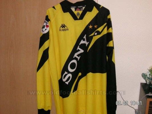 juventus-goalkeeper-football-shirt-1996-