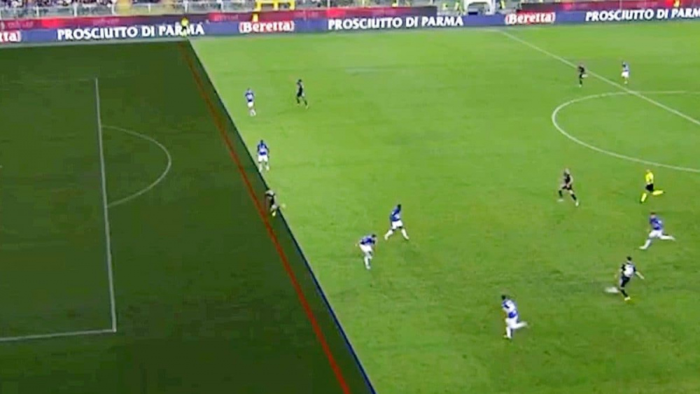 Le linee del fuorigioco tracciate dal Var in occasione della rete segnata da Rabiot della Juventus contro la Sampdoria.