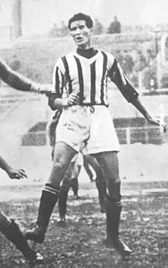 Serie A 1936-37 - Juventus v Napoli - Varglien II (cropped).jpg