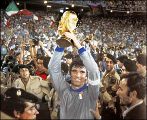 73 anni di Dino Zoff, idolo di una lontana e indimenticabile notte estiva |  Agenziaimpress.it