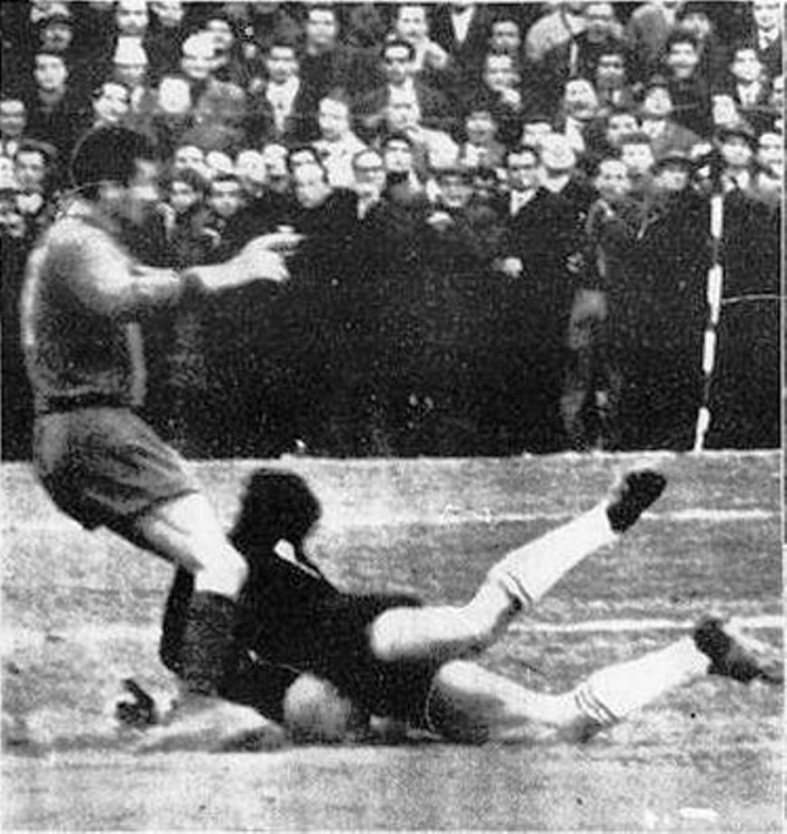 Derby tragico. La morte di Strulli e il dramma di Caposciutti, scagionato  dalla foto di Mario Baffoni: al "Ballarìn" era il 14 febbraio 1965 - Il  Martino