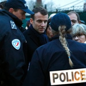 Francia, il ritorno della leva obbligatoria: toccherà anche alle ragazze
