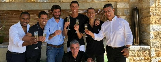 Il brindisi fra Andrea Agnelli e Cristiano Ronaldo (foto pubblicata dal sito portoghese MaisFutebol)