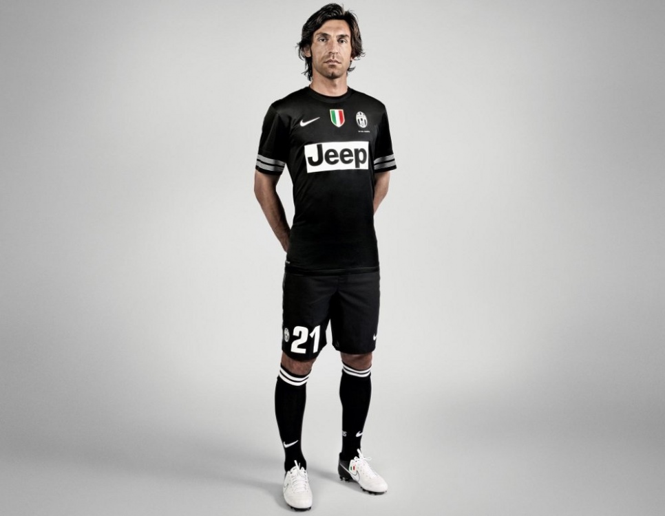 1000maglia-juve.thumb.jpg.fcaa2f4fbd9a1ece7c52e3c9495b2ce4.jpg