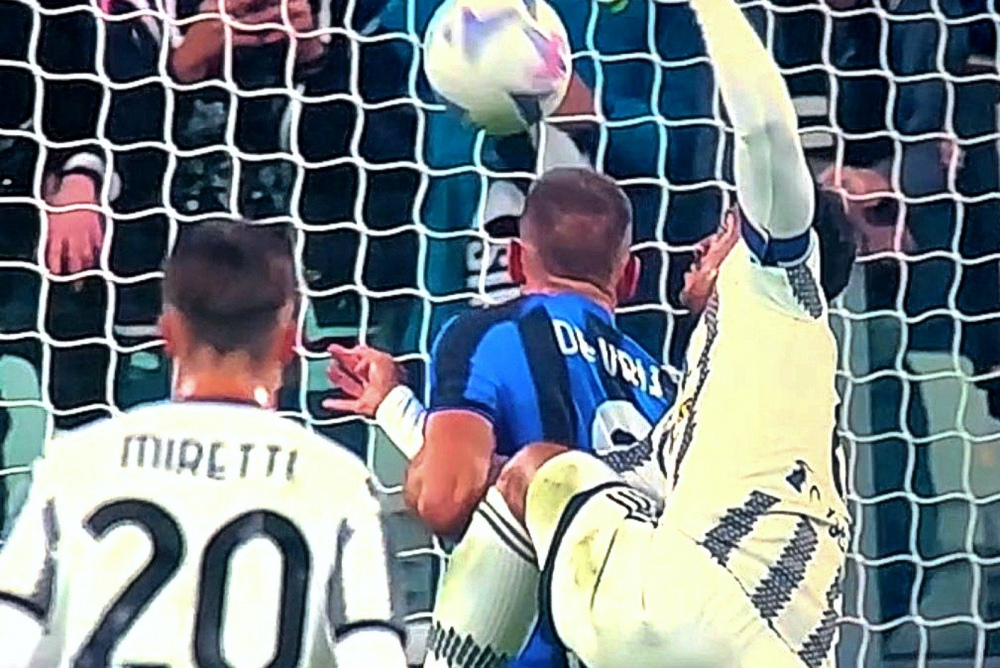 danilo-moviola-juve-inter.thumb.jpg.0207b6dce8ca2f3a6d4cd2d3d977e1bb.jpg