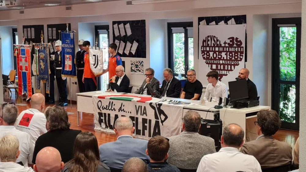 813641882_Commemorazionepiazzaheysel2025(9).thumb.jpeg.dd0c059a7c2632e5310e38f0b8185d76.jpeg