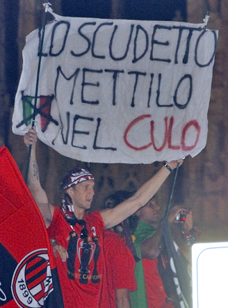 Ambrosini_striscione.jpg.48e92671bd70684435be1c26d110887f.jpg